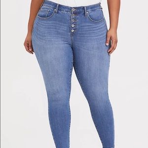 NWT Torrid Button Fly Skinny Jeans